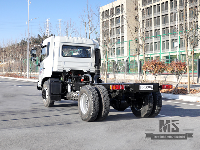 Dongfeng 4*2 Chassis_190HP တစ်နှစ်ခွဲ Row Flathead Chassis ပြောင်းလဲခြင်း ထုတ်လုပ်သူ_ Export အထူးကိုယ်ထည်