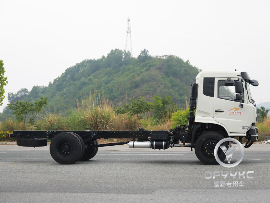 Dongfeng သမားရိုးကျသမားနှင့်တစ်ဝက်ကိုယ်ထည်ကိုယ်ထည် All-Wheel Drive အထူးမော်တော်ယာဉ်ပြုပြင်မွမ်းမံ 210 မြင်းကောင်ကိုကိုယ်ထည် China Chassis တွင်ပြုလုပ်ခဲ့သည် Single-Axle Off-Road Chassis | 