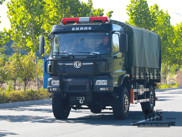 Dongfeng 4WD လမ်းပေါ်ရှိ Troop Carrier DFHH240B National ခြောက်လ METE 4 MET TORE Off-Road Count Off-Road Cargo Box ရှစ်ခု 