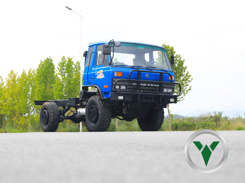 Dongfeng Eq2070 4x4 Truck Charghis | အထူးရည်ရွယ်ချက်နှင့်တင်ပို့မှုအတွက် 190 H 4 × 4DoubDebble Row Cab (Eq246)