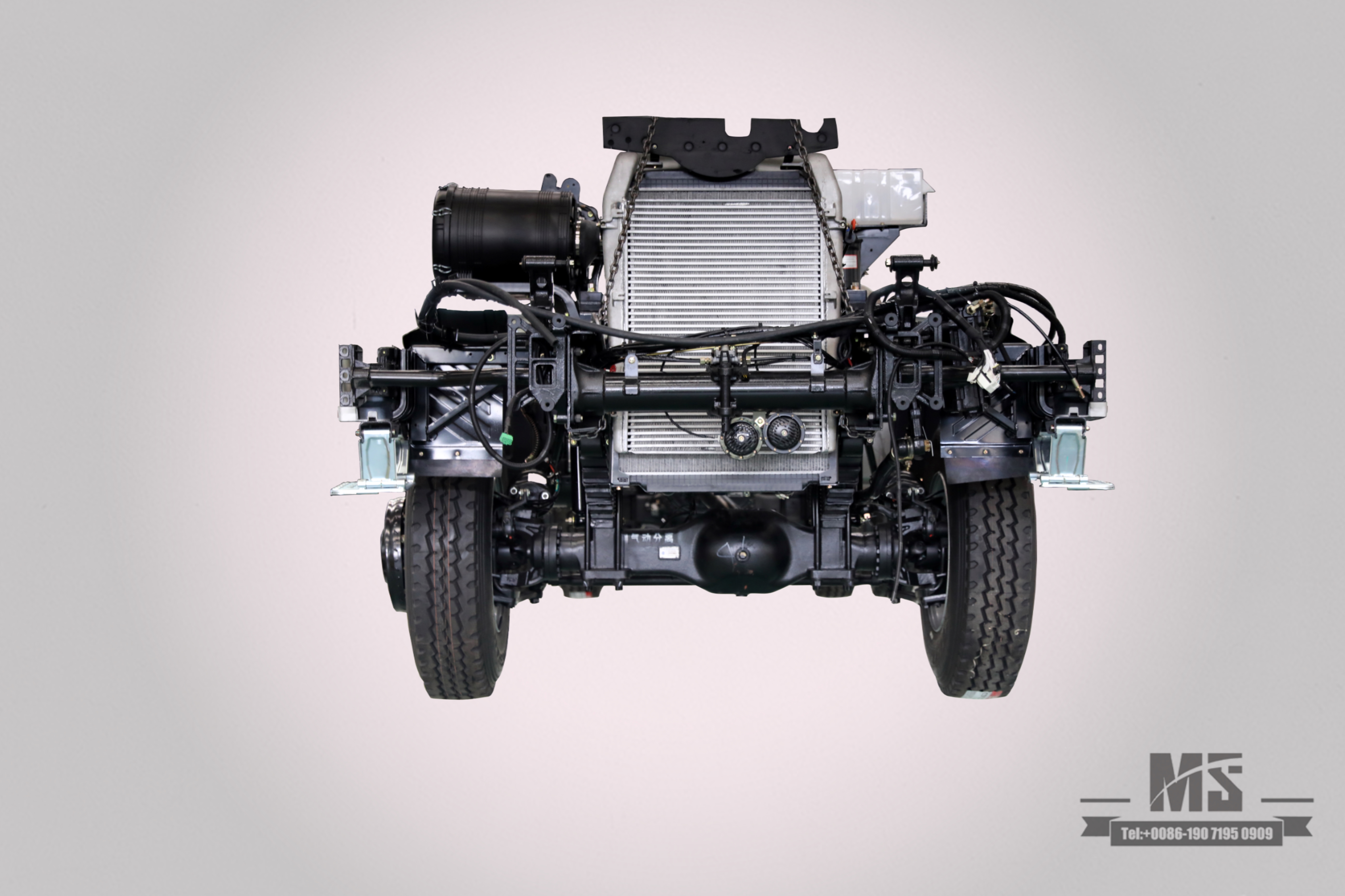 Dongfeng 350 HP သုံး axle ထရပ်ကား 25 တန် အတန်းအစား III ကိုယ်ထည် _တင်ပို့သည့် အကြီးစား ကိုယ်ထည်_8 မီတာ နောက်ဘက် ရှစ်ဘီး ထရပ်ကား ကိုယ်ထည် ပြောင်းလဲခြင်း