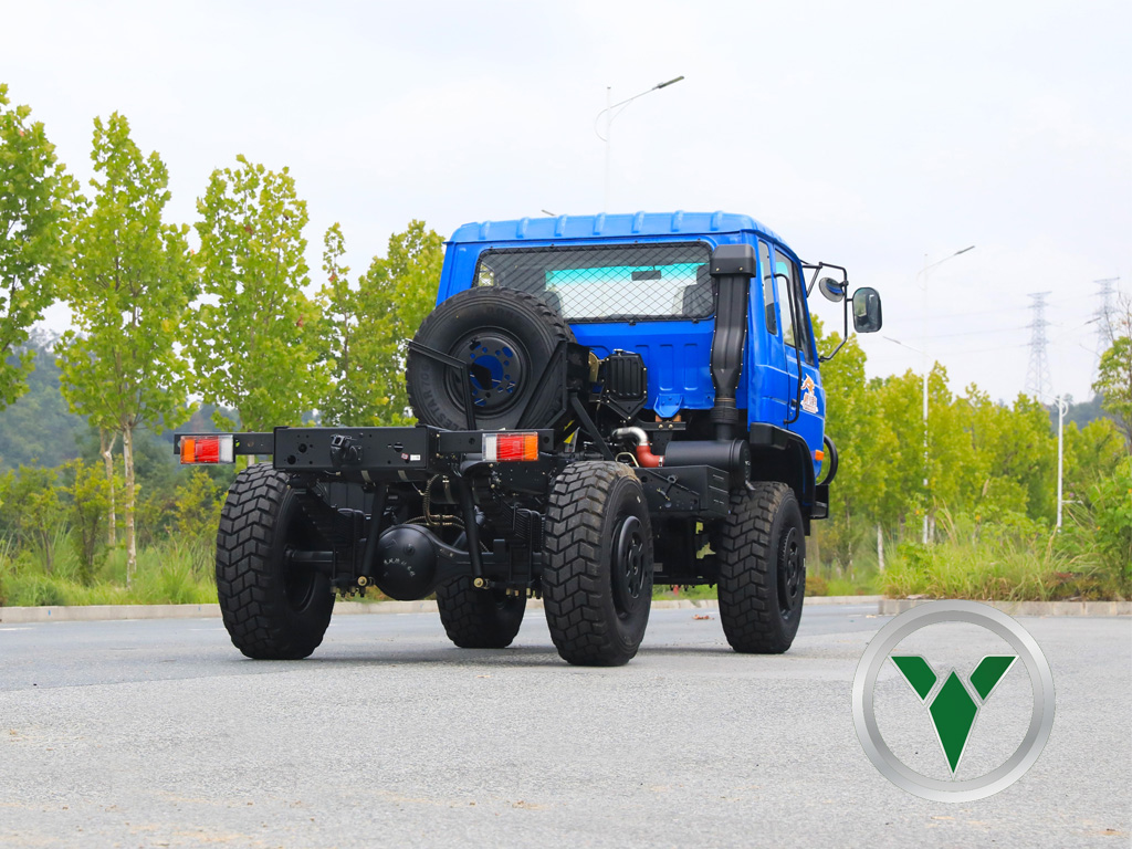 Dongfeng Eq2070 4x4 Truck Charghis | အထူးရည်ရွယ်ချက်နှင့်တင်ပို့မှုအတွက် 190 H 4 × 4DoubDebble Row Cab (Eq246)