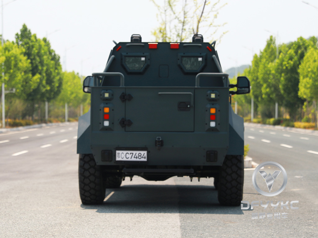 4x4 စစ်ယာဉ် | Mini Tank / Tank | China War Pickup တွင်ပြုလုပ်ခဲ့သည် တရုတ်ကသံချပ်ကာသံစဉ်။