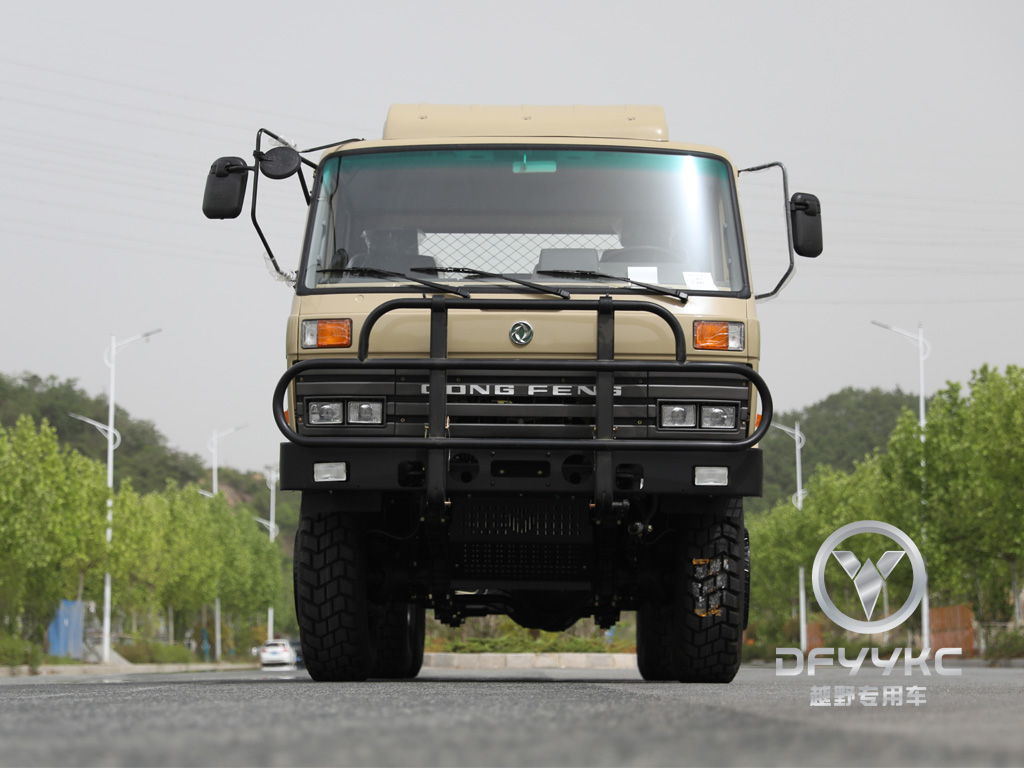 Donggfeng EQ2102n Off-Road Truck Truck ကိုယ်ထည် - 210hp-Row Double Desert ကုန်တင်ယာဉ် | ပို့ကုန်မော်ဒယ် | Tarpaulin နှင့်အတူလေအေးပေးစက်