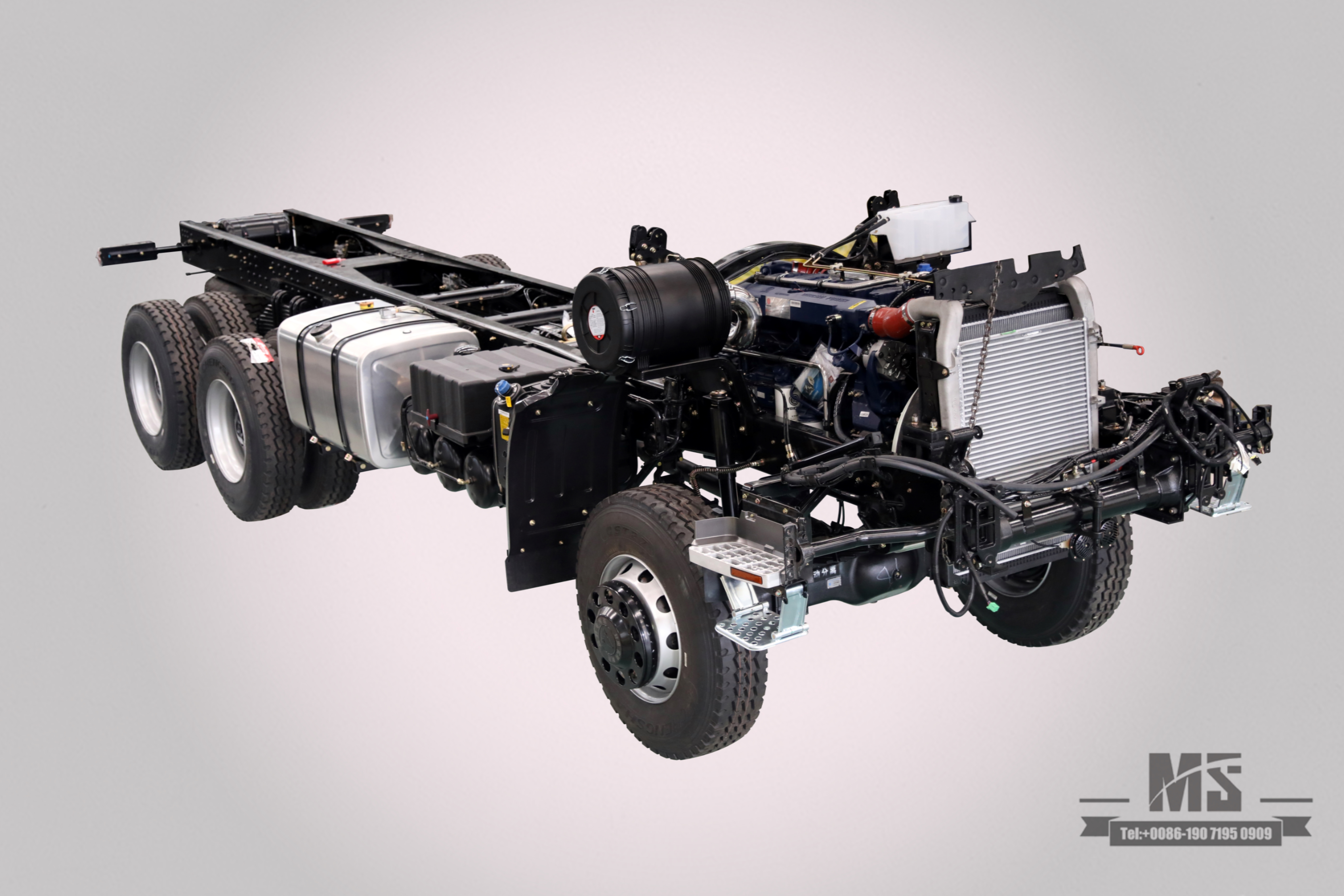 Dongfeng 350 HP သုံး axle ထရပ်ကား 25 တန် အတန်းအစား III ကိုယ်ထည် _တင်ပို့သည့် အကြီးစား ကိုယ်ထည်_8 မီတာ နောက်ဘက် ရှစ်ဘီး ထရပ်ကား ကိုယ်ထည် ပြောင်းလဲခြင်း