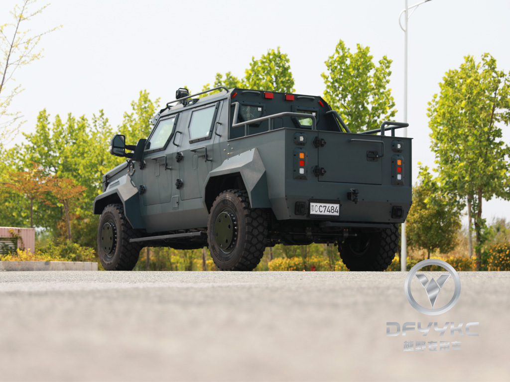 4x4 စစ်ယာဉ် | Mini Tank / Tank | China War Pickup တွင်ပြုလုပ်ခဲ့သည် တရုတ်ကသံချပ်ကာသံစဉ်။