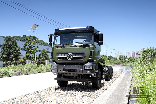 Dongfeng ခြောက်ဘီးယက် Chassis_6×6 340hp Flat Head One and a half Row Chassis Cargo Truck Chassis_6*6 Export အထူးယာဉ်