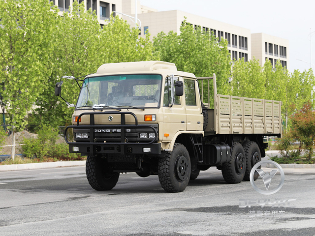 Donggfeng Eq2102N လမ်းမကြီးပြင်ပကုန်တင်ယာဉ်ထရပ်ကား - 210hp double-Row ကုန်တင်ယာဉ် | ပို့ကုန်မော်ဒယ် | Tarpaulin နှင့်အတူလေအေးပေးစက်