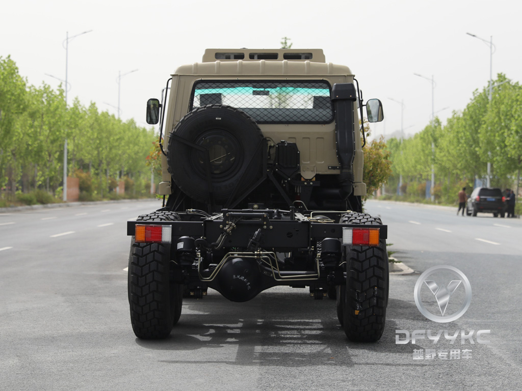 Donggfeng EQ2102n Off-Road Truck Truck ကိုယ်ထည် - 210hp-Row Double Desert ကုန်တင်ယာဉ် | ပို့ကုန်မော်ဒယ် | Tarpaulin နှင့်အတူလေအေးပေးစက်