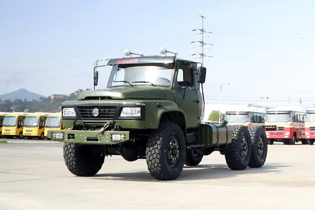 Dongfeng Army Green ခြောက်ဘီးယက် EQ2100 Chassis_6*6 190hp Pointed Head Truck Chassis_Dongfeng Export အထူးယာဉ်ကိုယ်ထည်